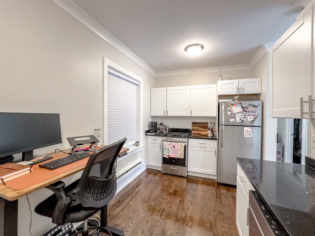 648 W Roscoe St #2N - Photo 3 of 21