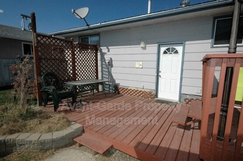 12243 142 Ave Nw - Photo 3 of 16