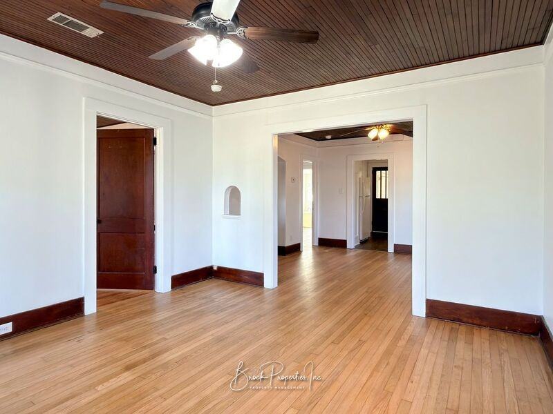 1613 E Blount St - Photo 7 of 33