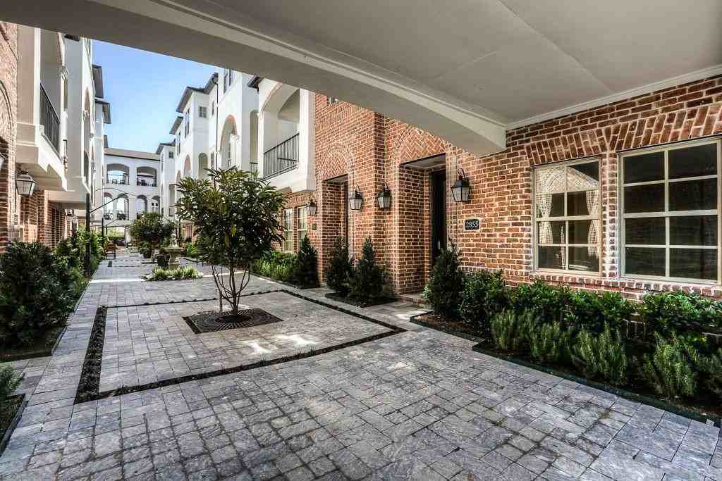2851 Rusk St - Photo 3 of 25
