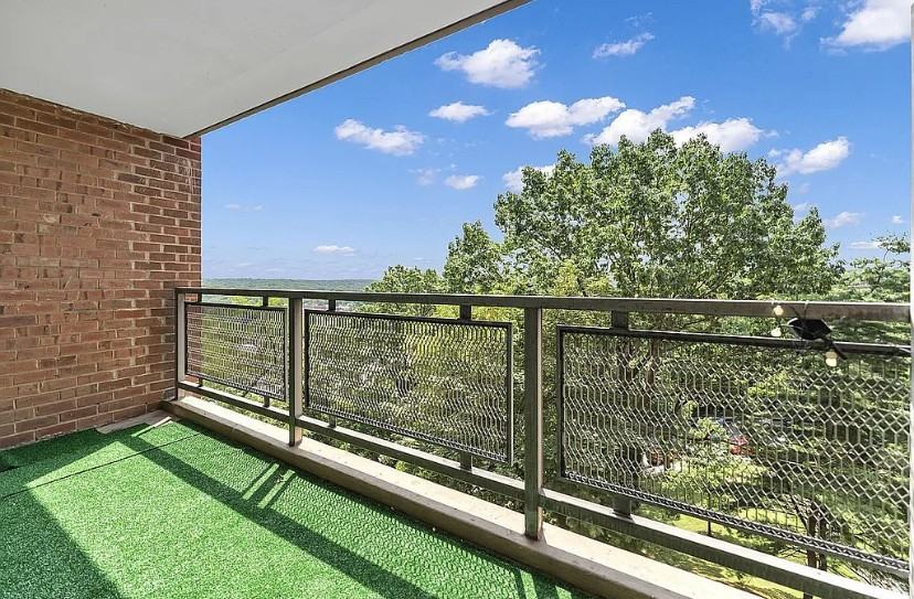 5700 Arlington Ave #5D - Photo 7 of 10