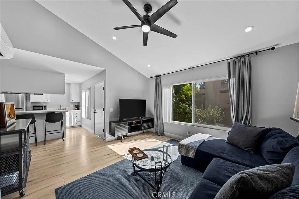 1340 Cabrillo Park Dr - Photo 2 of 3