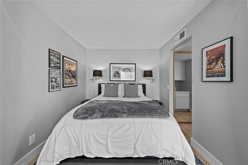 1340 Cabrillo Park Dr - Photo 3 of 3