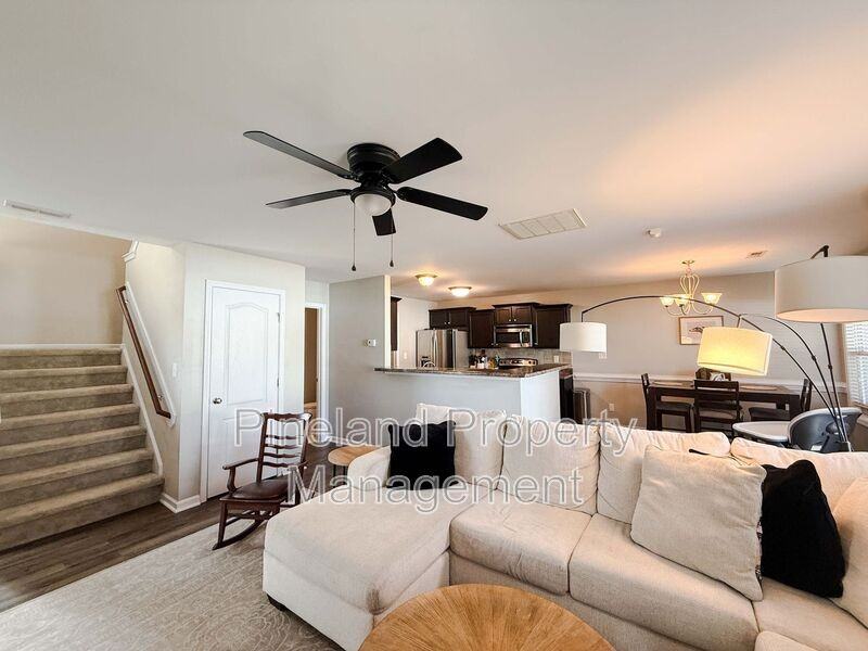 246 Stockbridge Dr - Photo 3 of 20