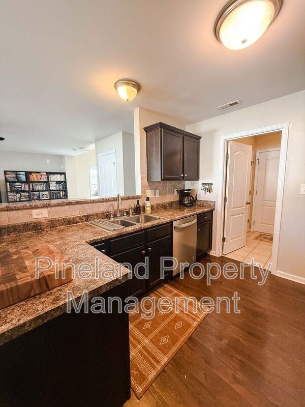 246 Stockbridge Dr - Photo 6 of 20