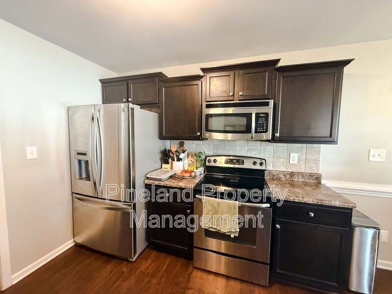 246 Stockbridge Dr - Photo 7 of 20