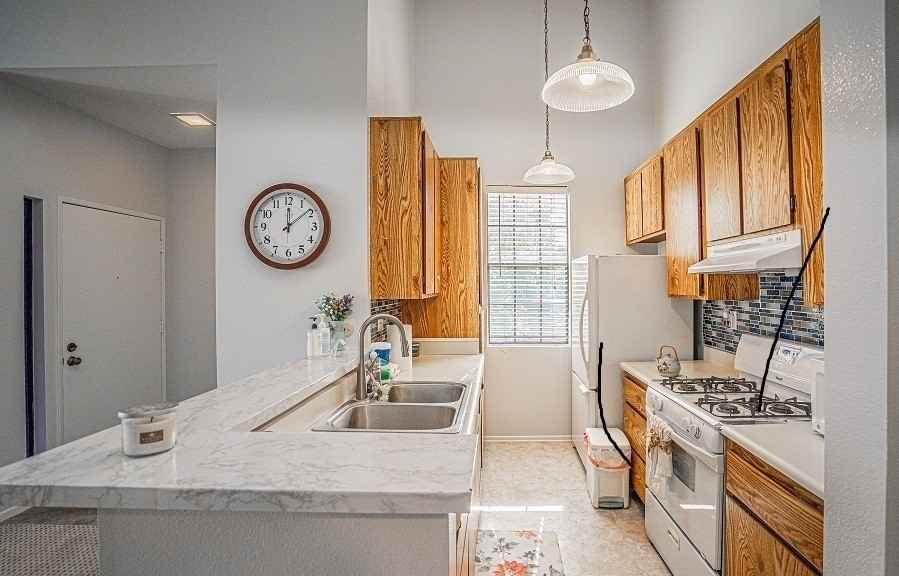 10511 Lakeside Dr S - Photo 5 of 14