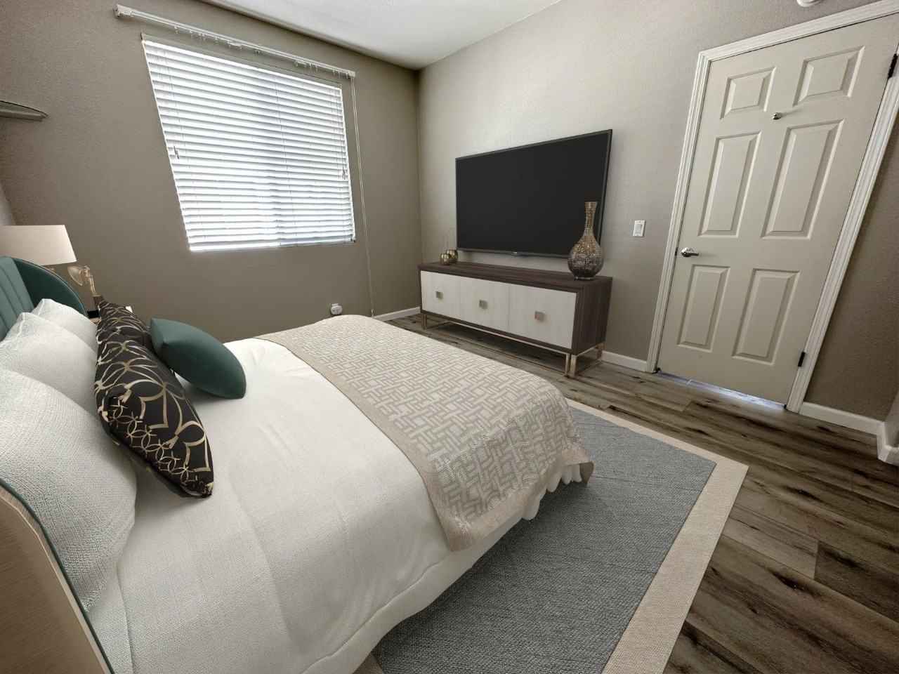 435 Milan Dr - Photo 7 of 38