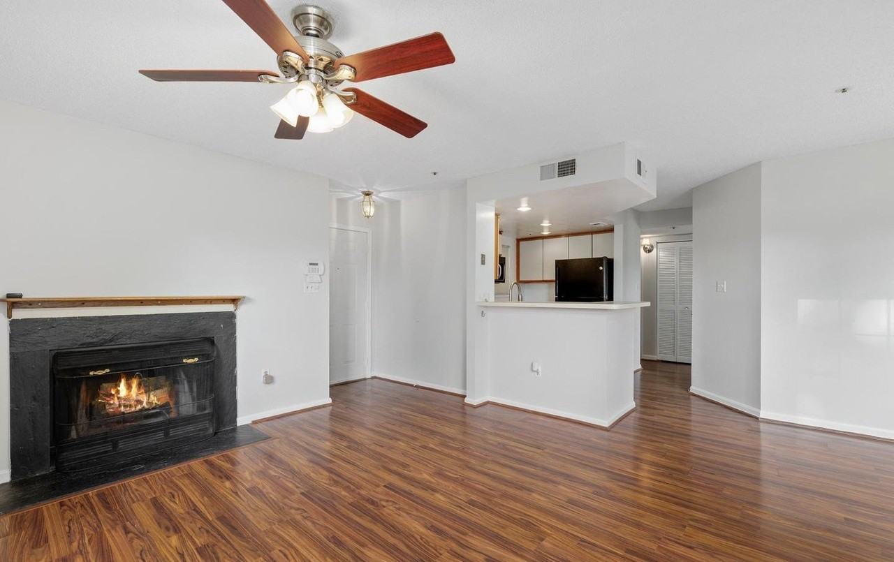 15750 Easthaven Ct - Photo 4 of 21