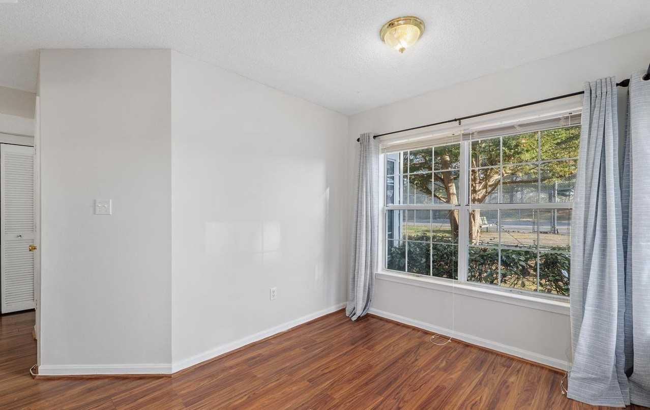 15750 Easthaven Ct - Photo 5 of 21