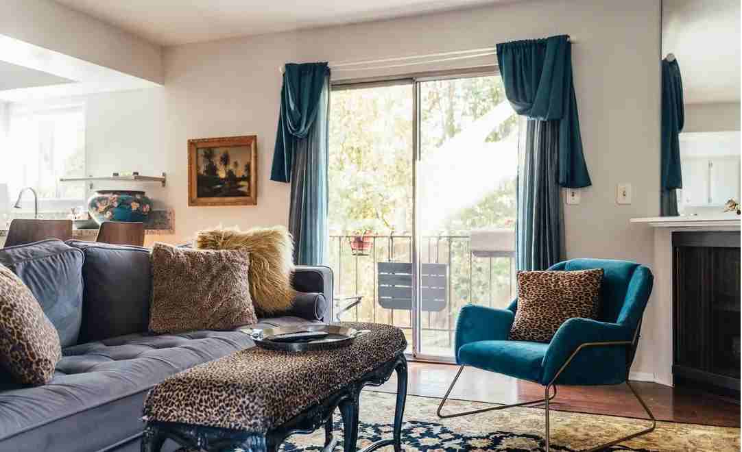 4230 Whitsett Ave - Photo 2 of 24