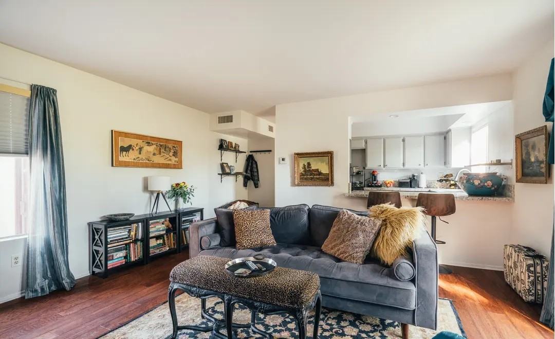 4230 Whitsett Ave - Photo 6 of 24