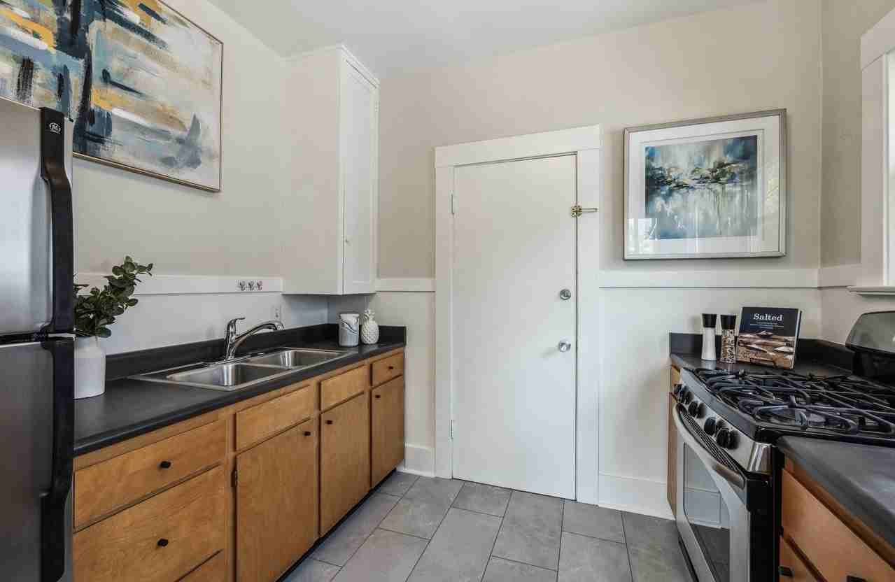 3154 College Ave - Photo 4 of 27