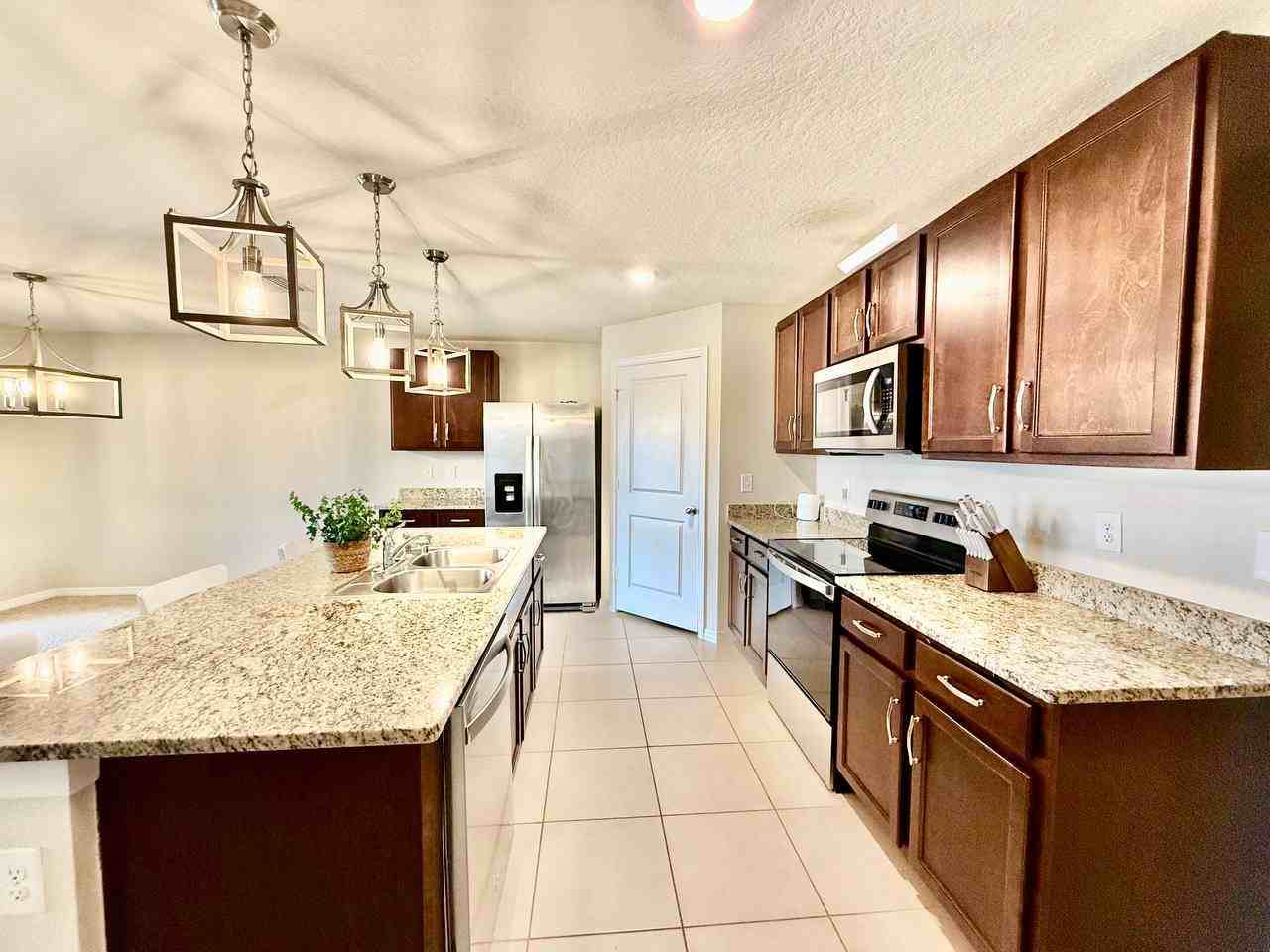 1026 Golden Shiner Ave - Photo 5 of 25