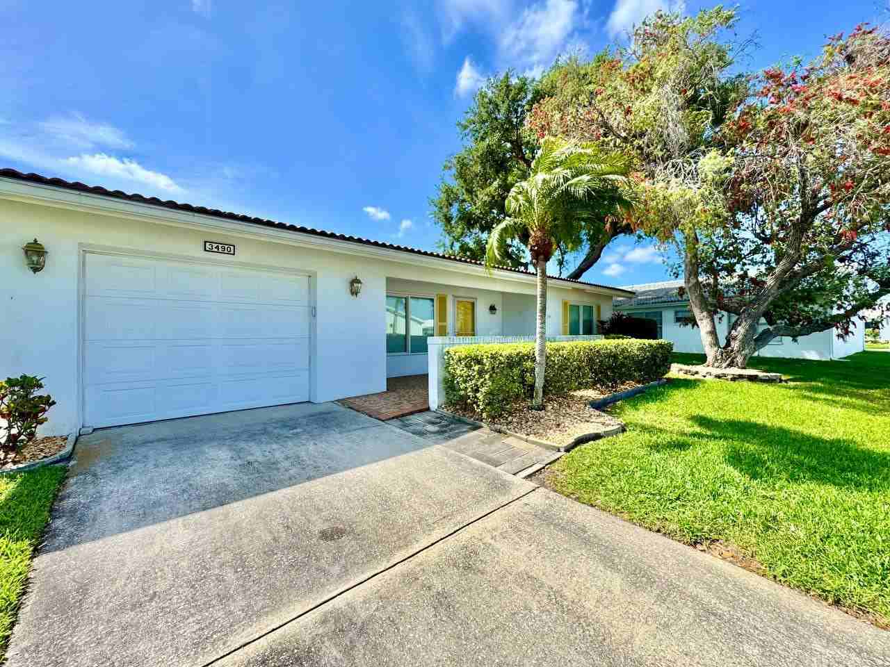 3490 Mainlands Blvd S - Photo 3 of 39