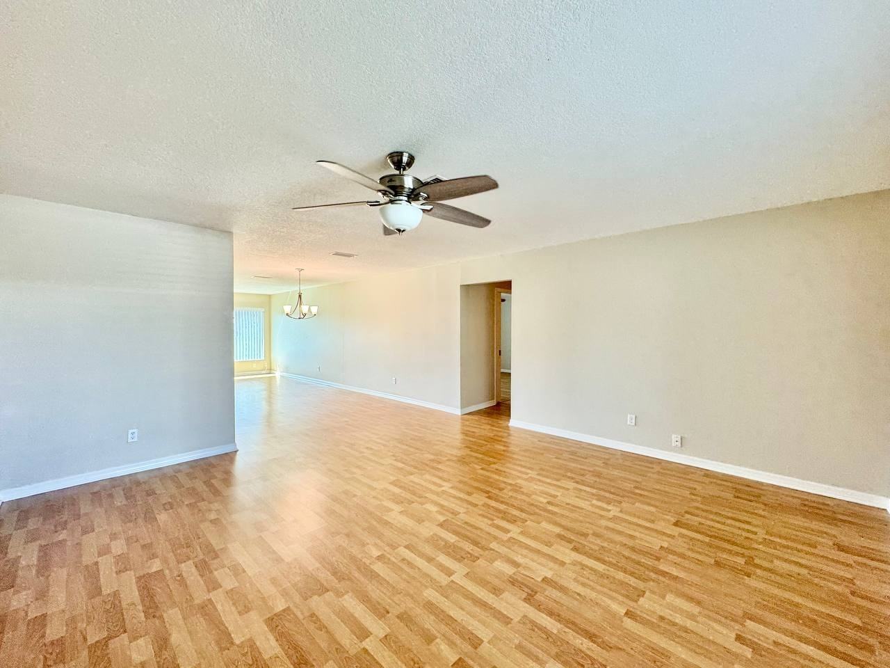 3490 Mainlands Blvd S - Photo 7 of 39