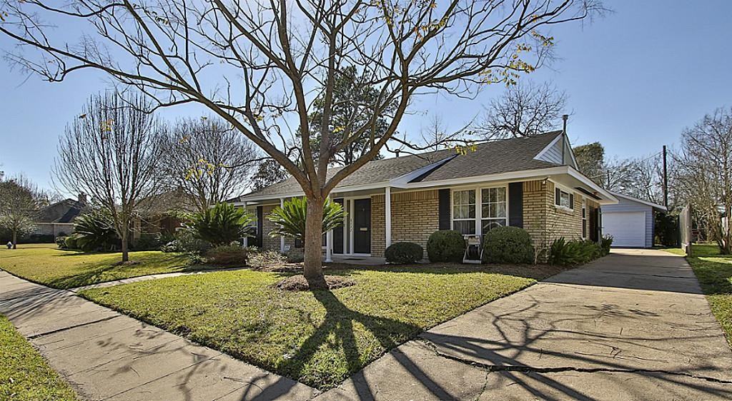 8732 Robindell Dr - Photo 2 of 32