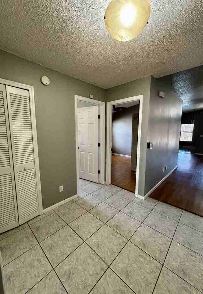 24139 Twin Ct - Photo 4 of 37