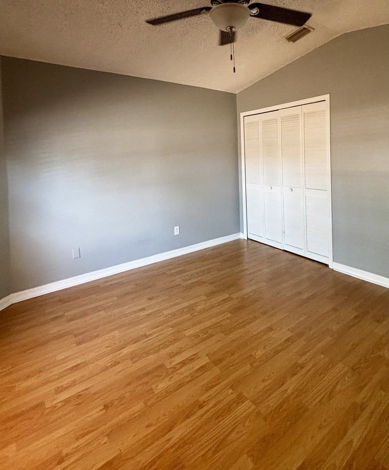 24139 Twin Ct - Photo 7 of 37