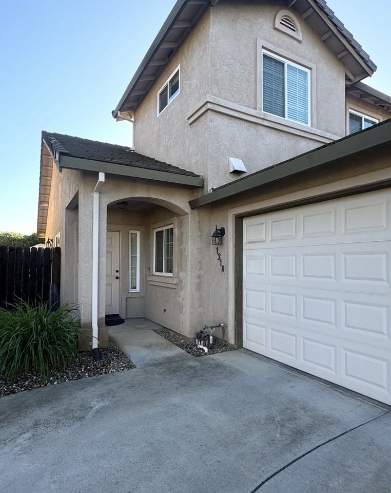 1318 Robinson Ln - Photo 2 of 28