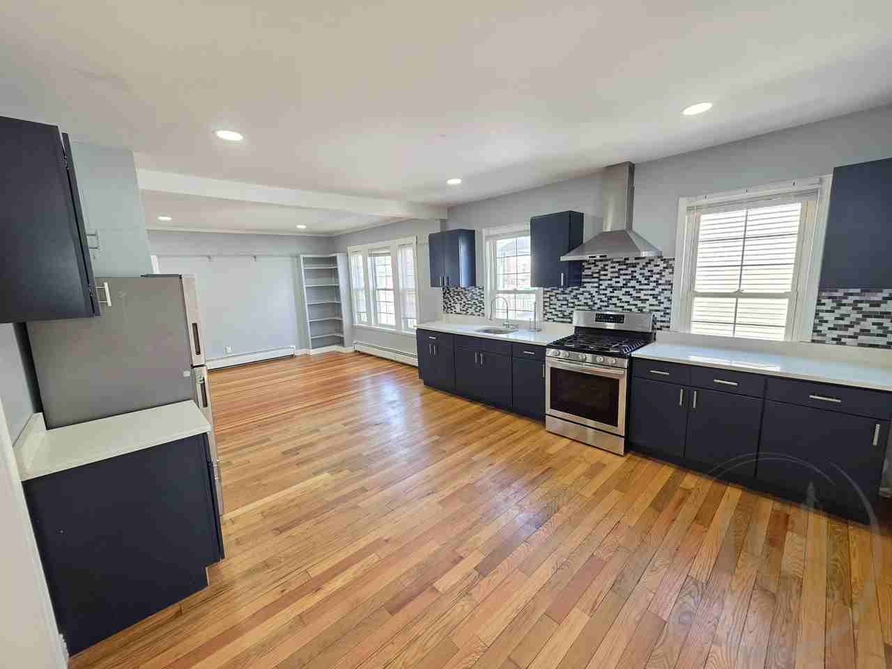 329-331 Mowry St - Photo 2 of 10