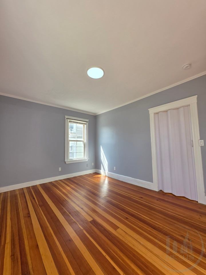 329-331 Mowry St - Photo 6 of 10