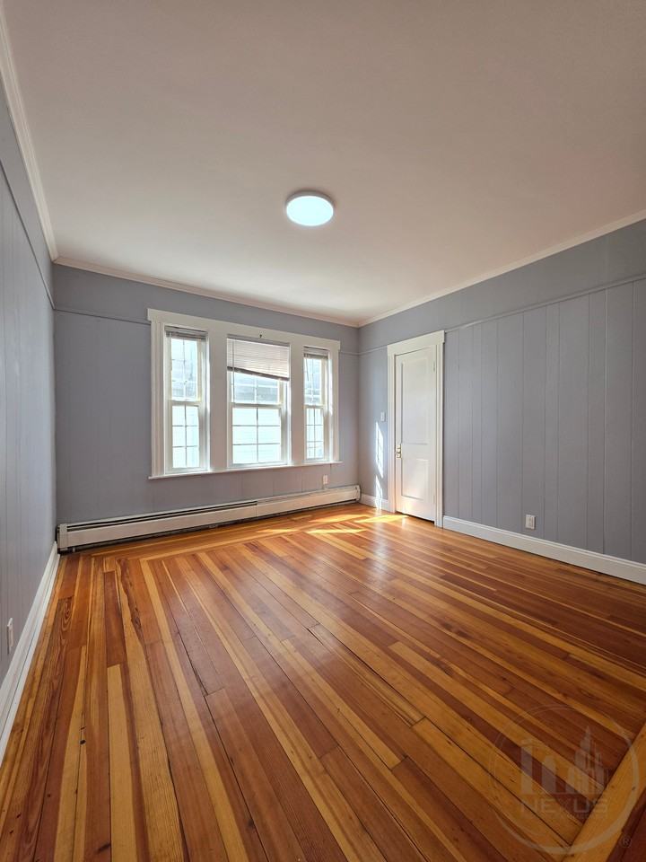 329-331 Mowry St - Photo 7 of 10