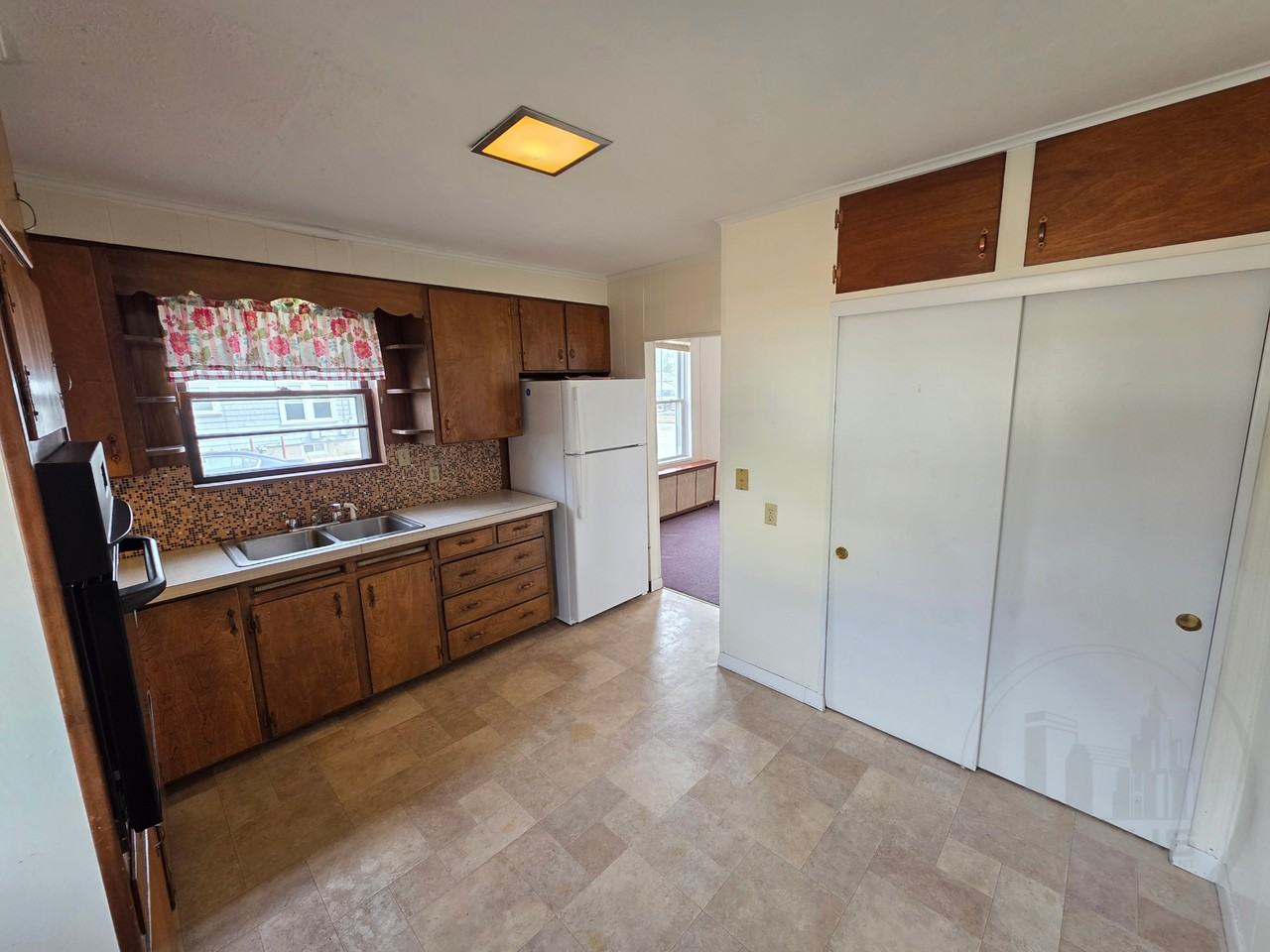 205 Pawtuxet Ave - Photo 4 of 13