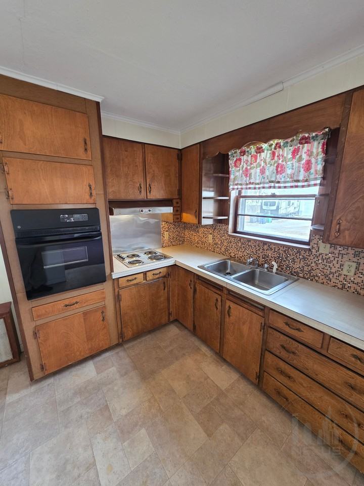 205 Pawtuxet Ave - Photo 5 of 13