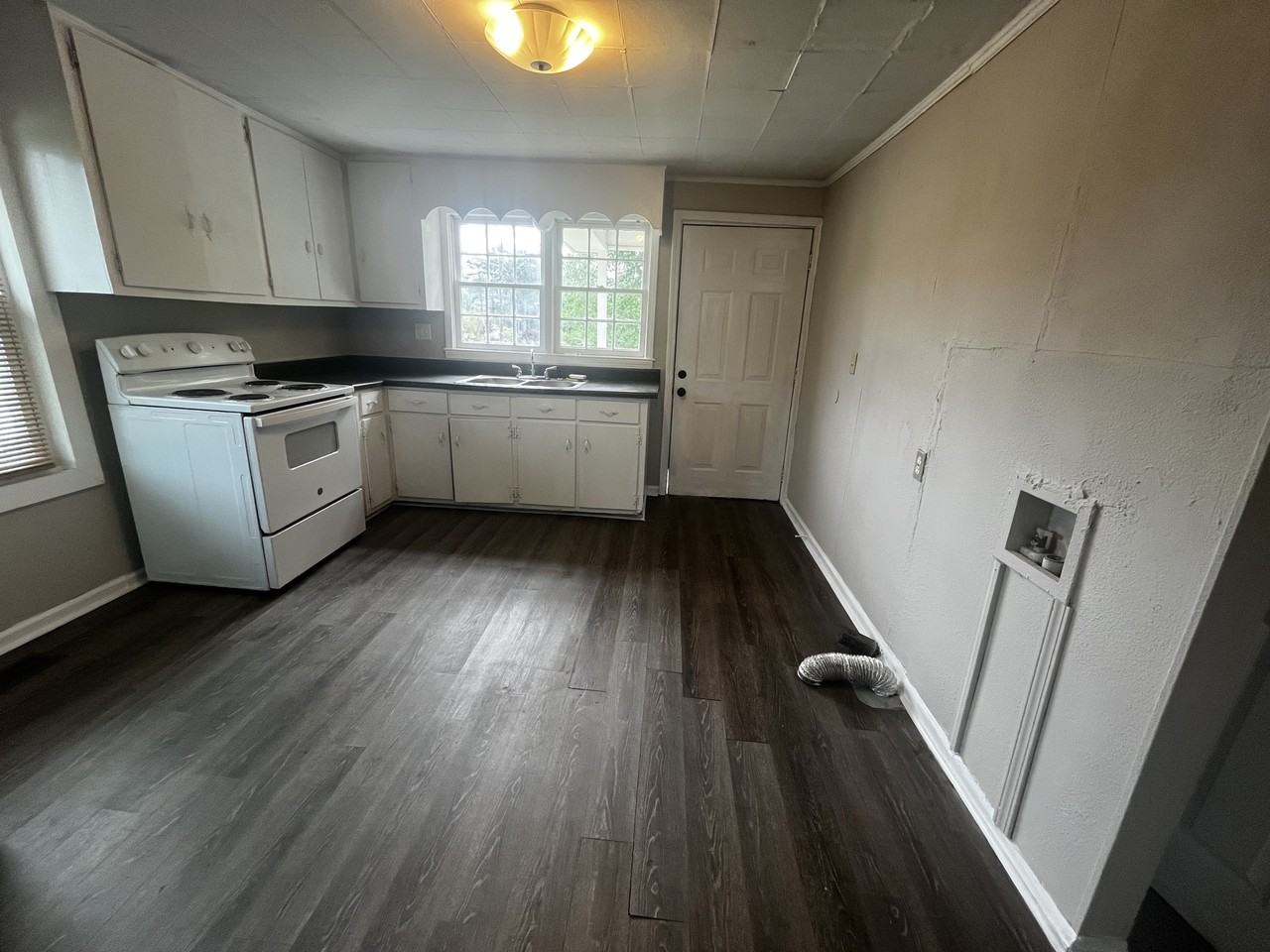 621 Stewart St - Photo 7 of 14