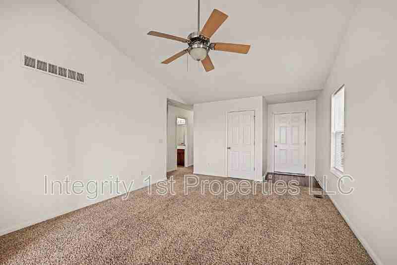 3645 Nw 84th Ter - Photo 4 of 18