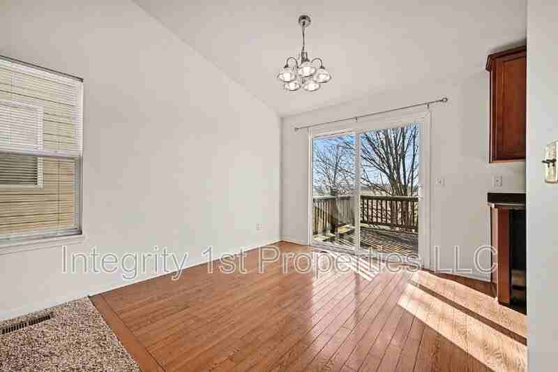 3645 Nw 84th Ter - Photo 6 of 18