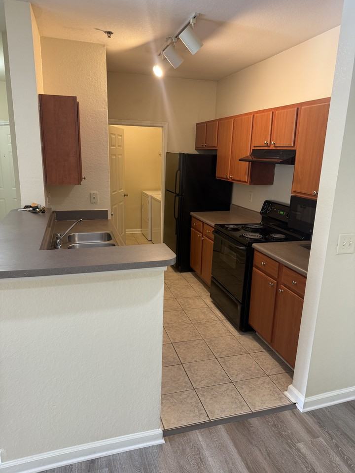 800 Vista Lake Dr #4 - Photo 3 of 15