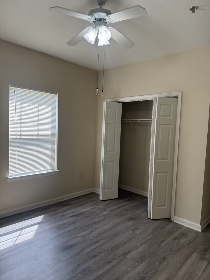 800 Vista Lake Dr #4 - Photo 6 of 15