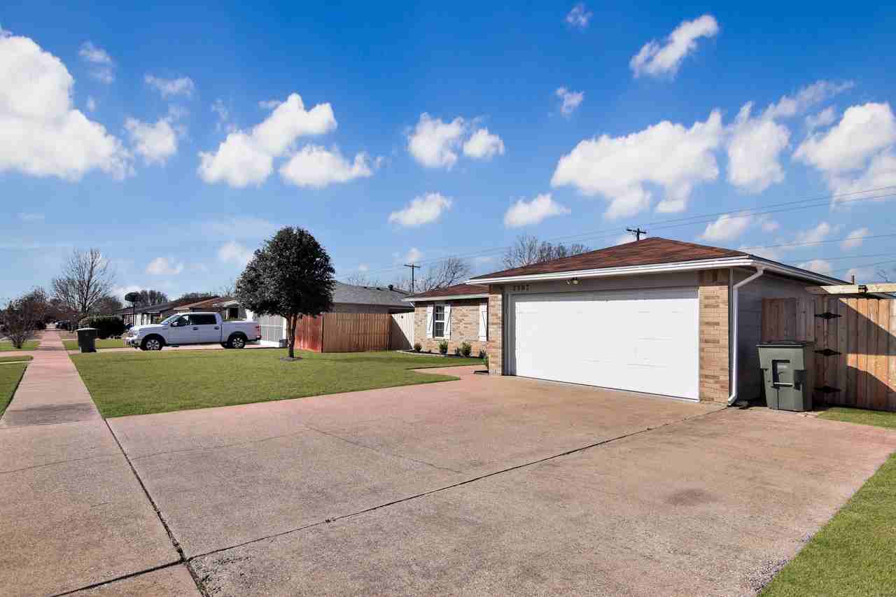 2307 Traverse Dr - Photo 2 of 21