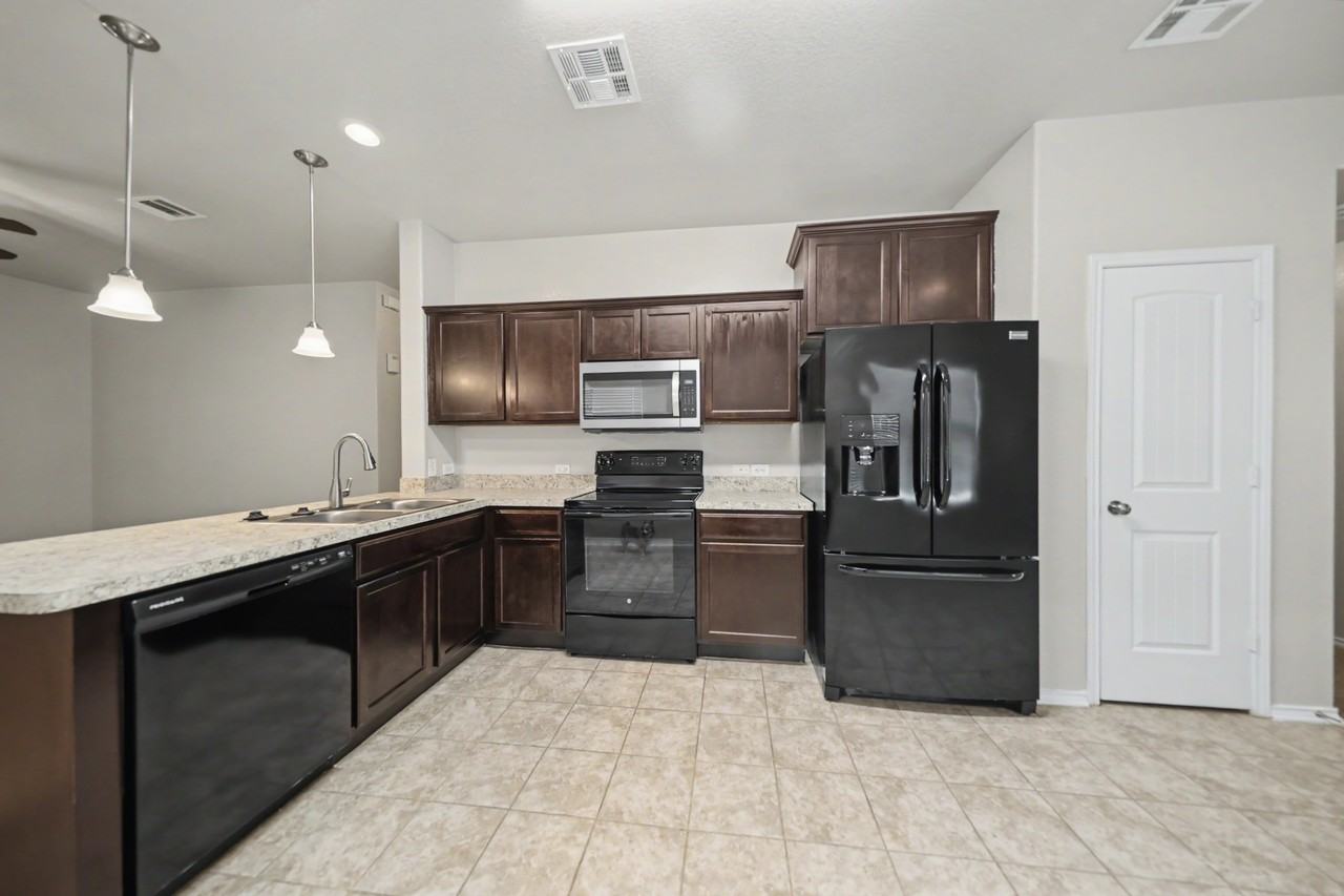 244 Circle Way #18E - Photo 5 of 22