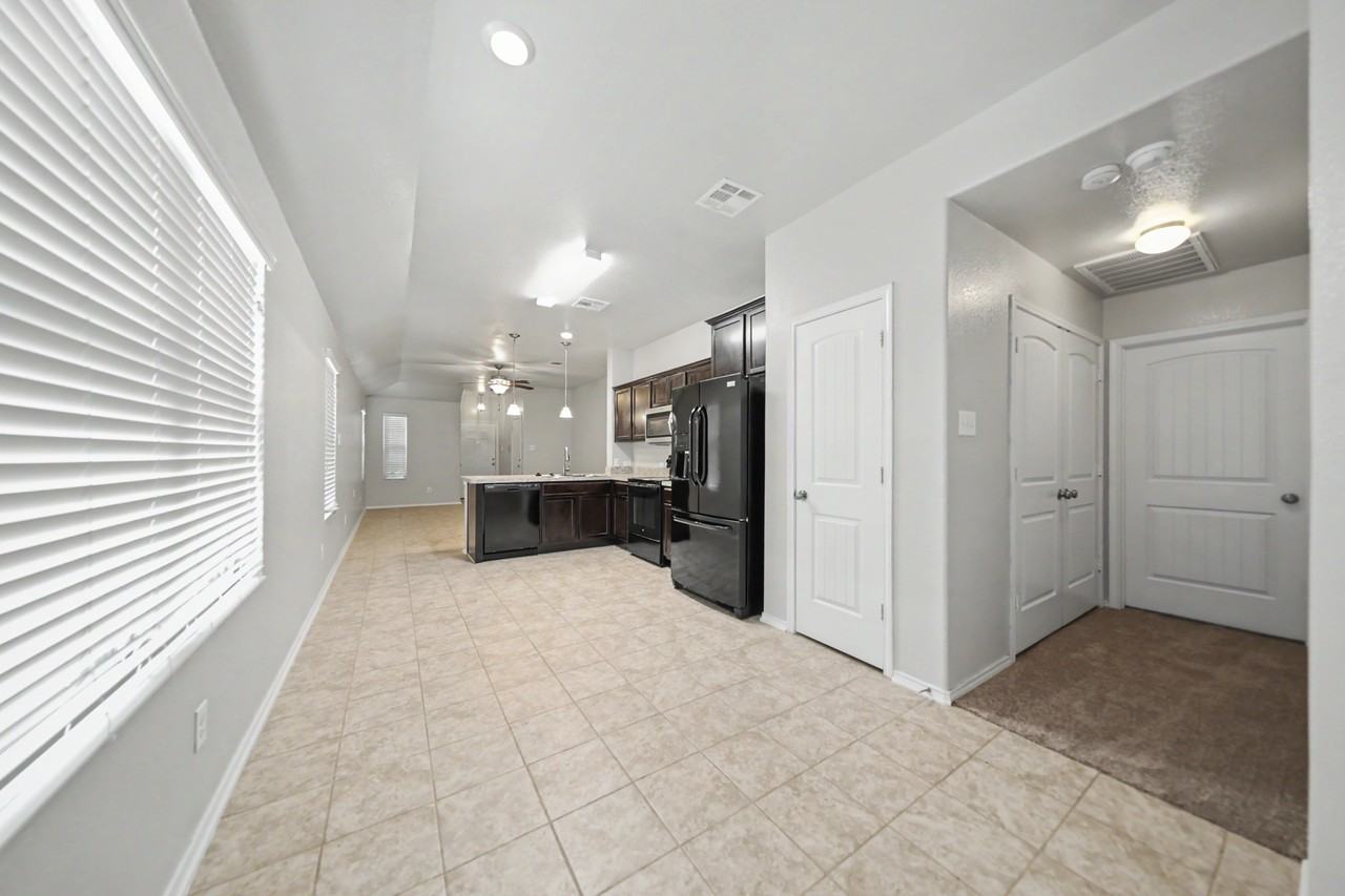 244 Circle Way #18E - Photo 6 of 22