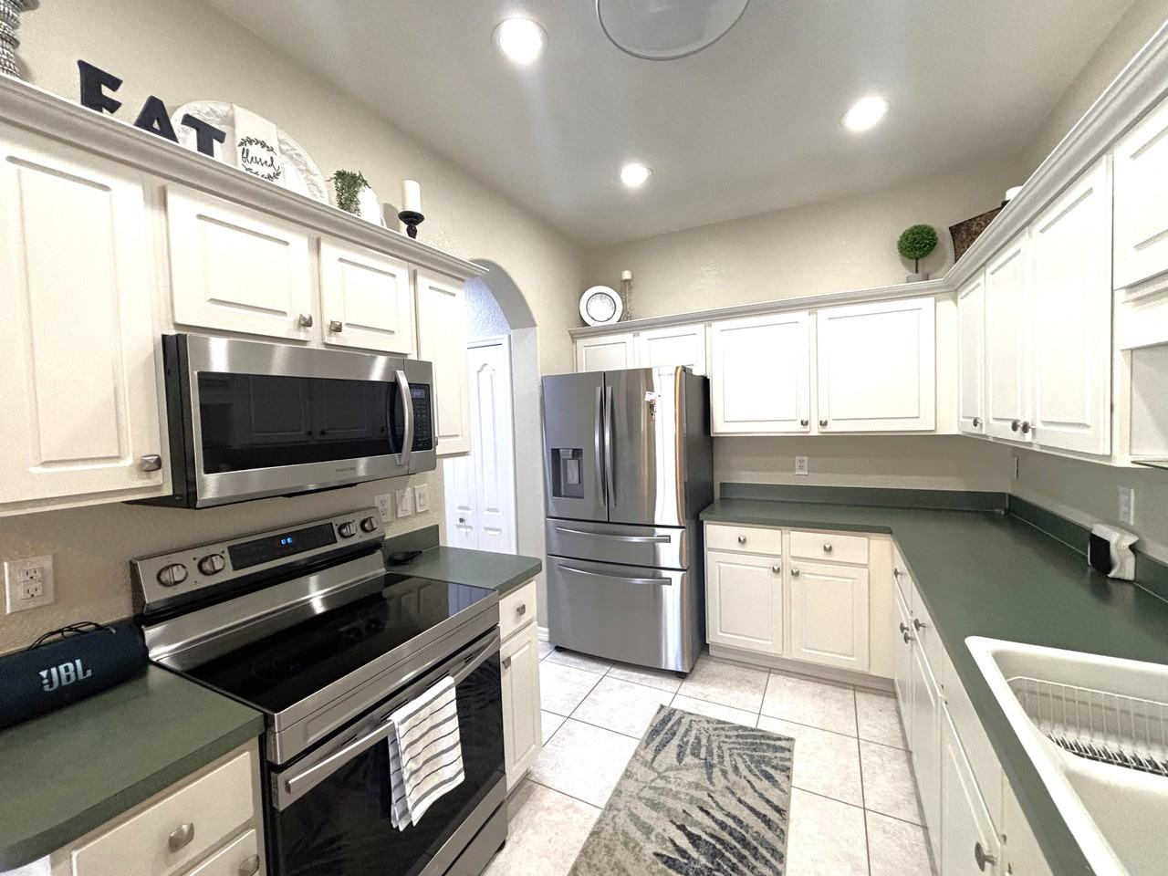 1759 Fountain View Cir - Photo 3 of 16