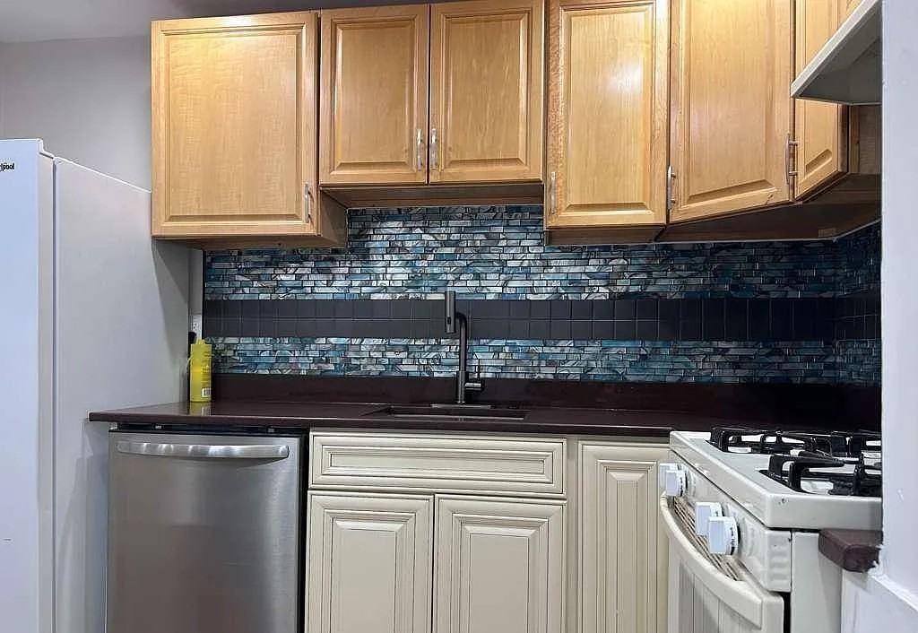 6018 Westchester Park Dr - Photo 3 of 7