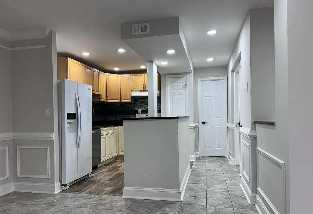 6018 Westchester Park Dr - Photo 5 of 7