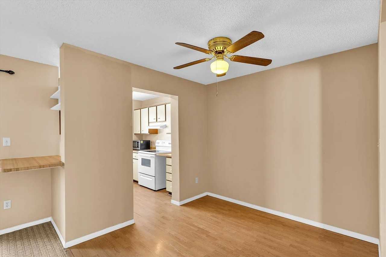 1901 Melrose Dr - Photo 5 of 12