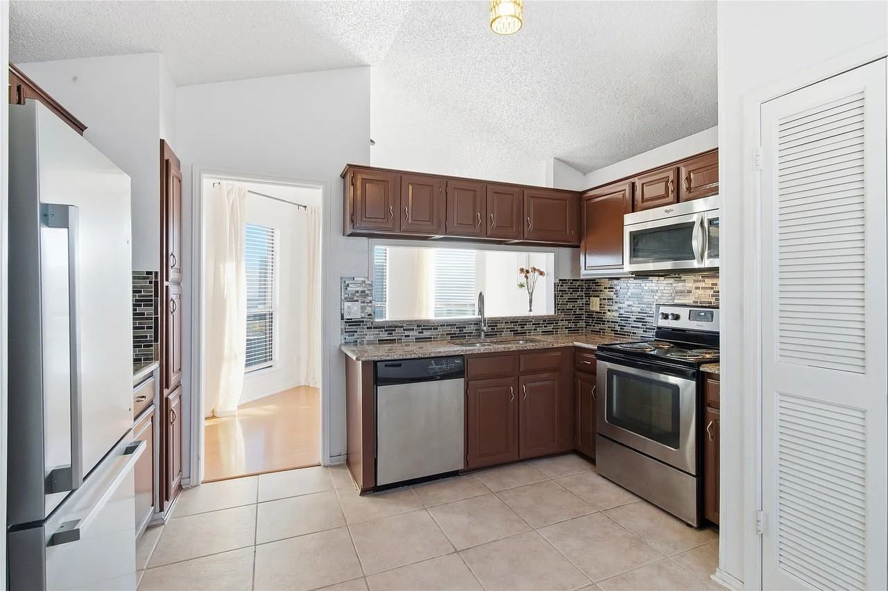 17490 Meandering Way - Photo 5 of 9