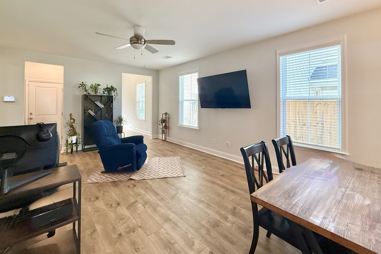 8715 Revival Rd - Photo 3 of 14