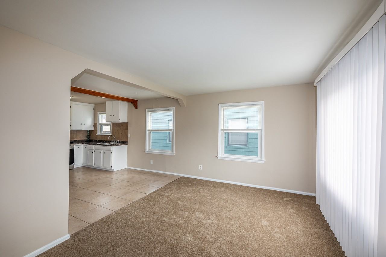 5409 Hollywood Ave - Photo 4 of 23