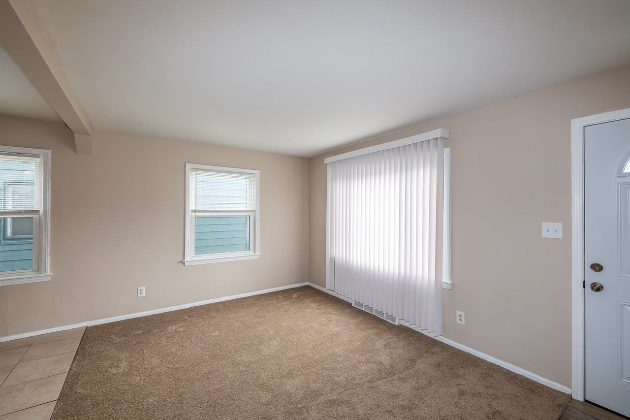 5409 Hollywood Ave - Photo 5 of 23