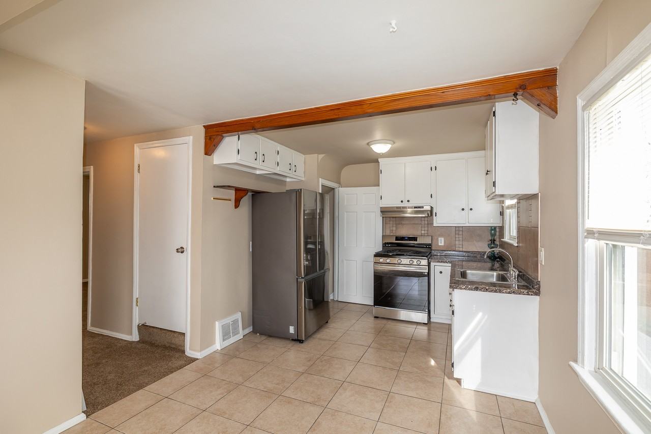 5409 Hollywood Ave - Photo 7 of 23