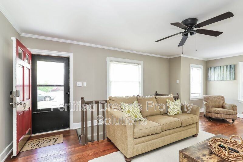 2203 Maywood St - Photo 5 of 26