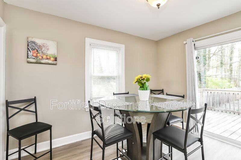 2203 Maywood St - Photo 6 of 26