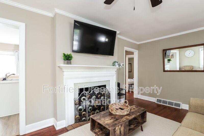 2203 Maywood St - Photo 7 of 26