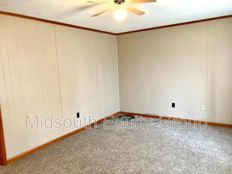 106 Parkburg Rd - Photo 4 of 14